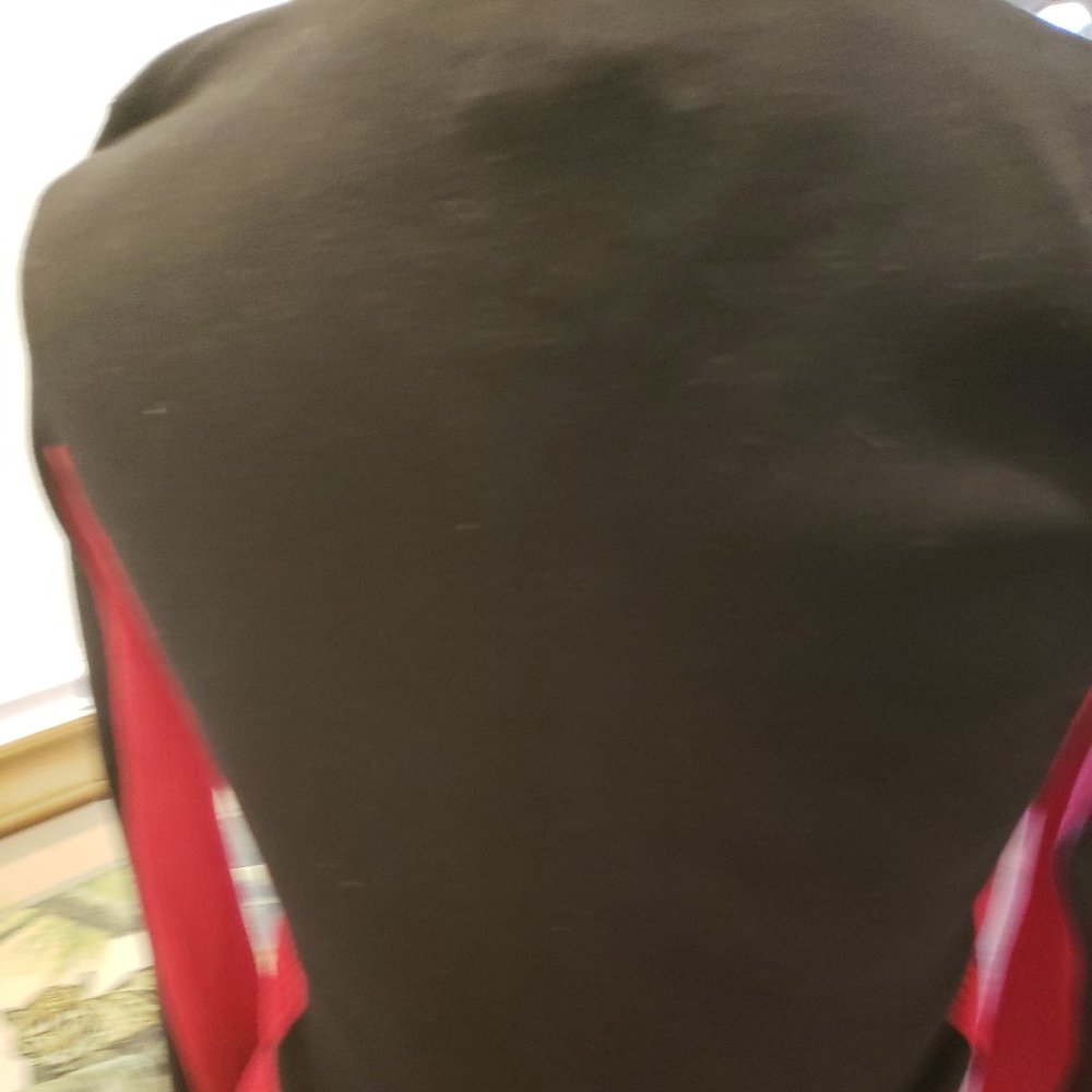 Red and Black zippered sweater - Picture 4 of 5